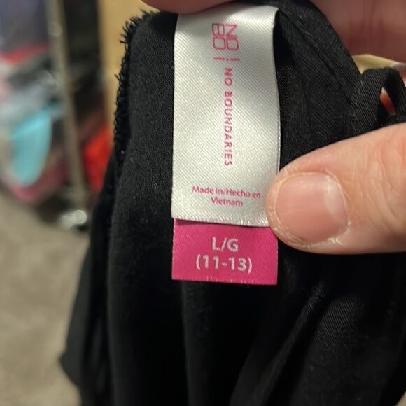 No boundaries - black strappy camisole - L - Picture 3 of 3